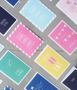grafiska vykort med typograferade budskap